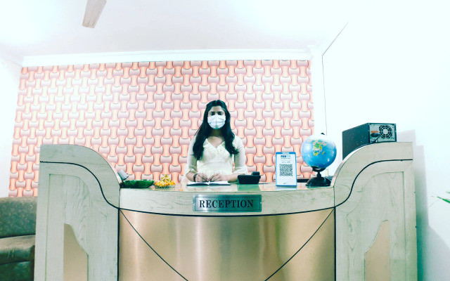 Hotel 4 Seasons by OYO Rooms