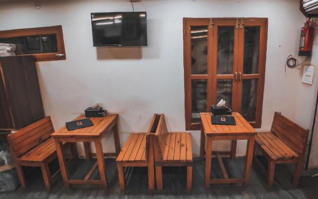 Lucky Restaurant And Guest House