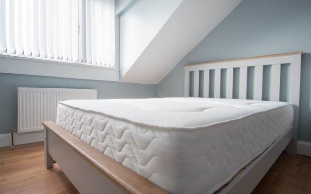 Derry Hostel & Guest House