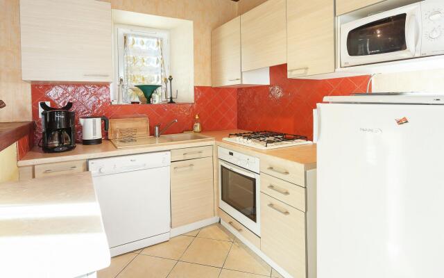 Luxury Holiday Home in Prats-du-périgord With Swimming Pool