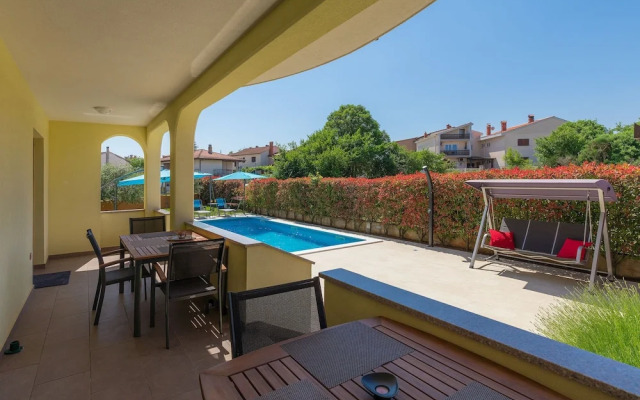 Linden Tree Pula in Pula