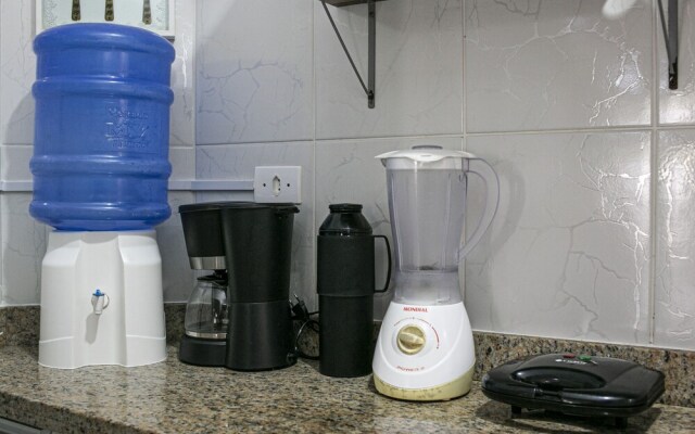 Apto 22E ar condicionado e ventilador, 2 quartos, churrasqueira, elevador e piscina