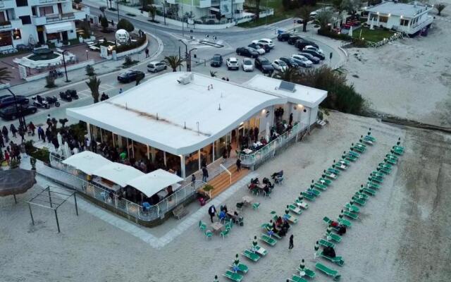 Le Rose Beach & Suites