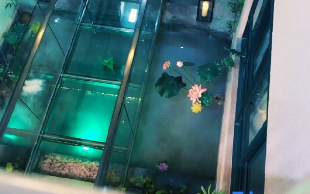 Merlin Art Hotel
