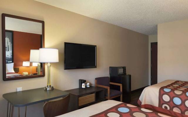 Super 8 Taylor/Detroit Area