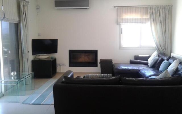 Idyllic 3 Bed Villa With Stunning Views
