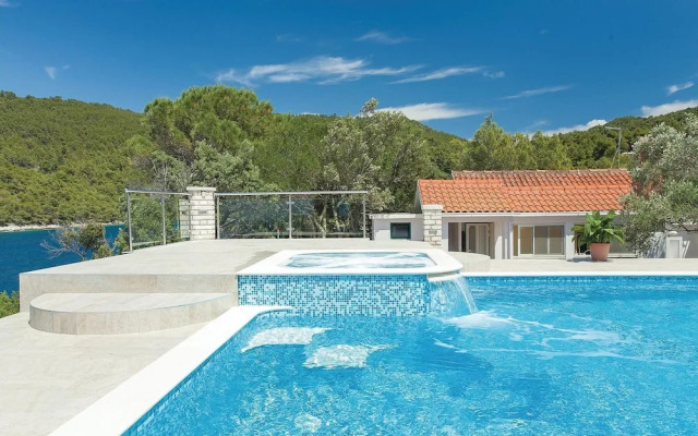 Nice Home in Poplat With Wifi and 2 Bedrooms