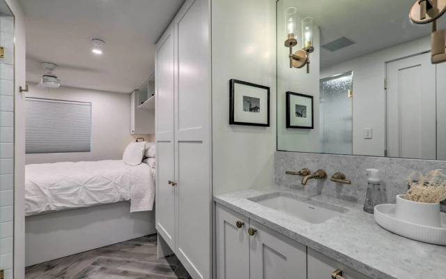 Aspen Condo w/ Mountain Views & Ski Access!