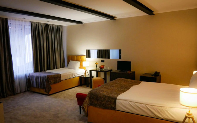 Riverside Boutique Hotel