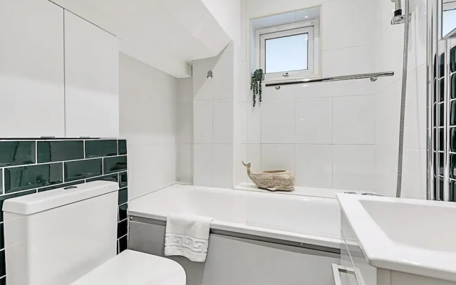 Modern Comfort Two Bedroom Gem on the Rye