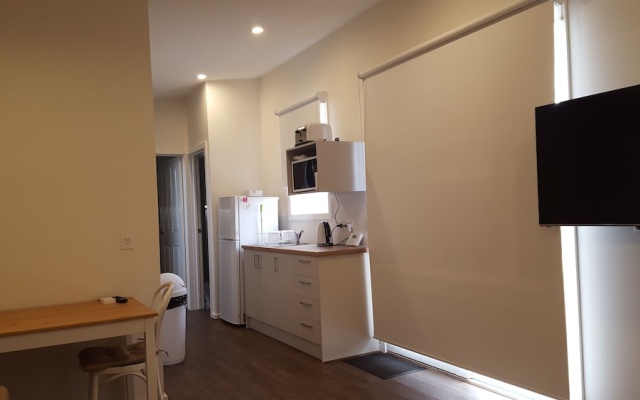 Lara Lodge – Guest Rooms – Lara