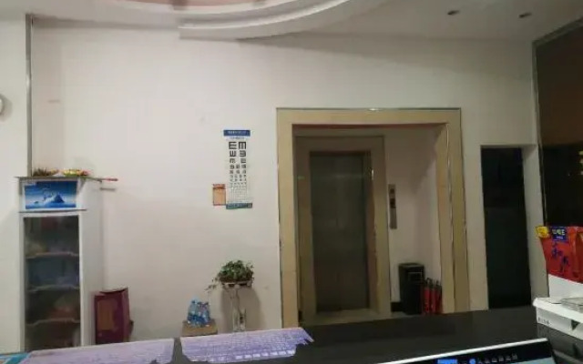 Taojiang Yijing Business Hotel