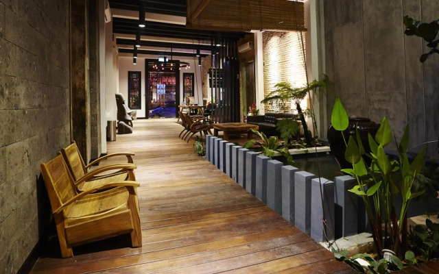 1825 Gallery Hotel