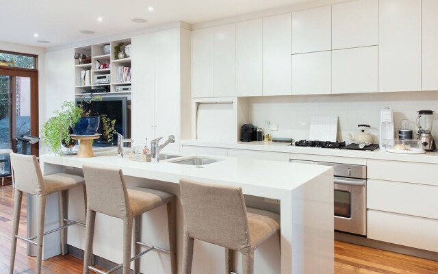 Stunning East Suburb Coastal Home H373