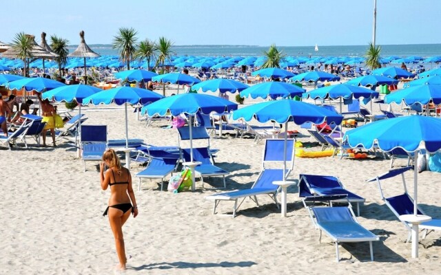 Villa in Albarella With Private Pool & Beach