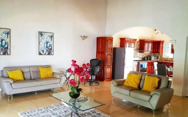 Runaway Bay Gem Villa