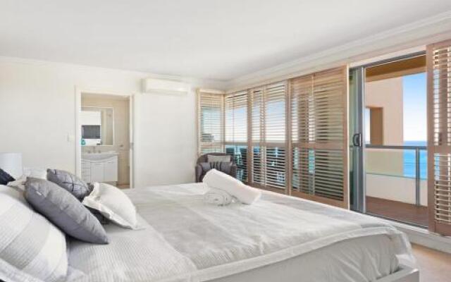 Le Point 702 - Luxury And Views!