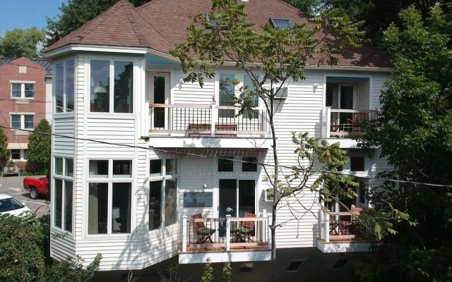 Camden Riverhouse Hotel