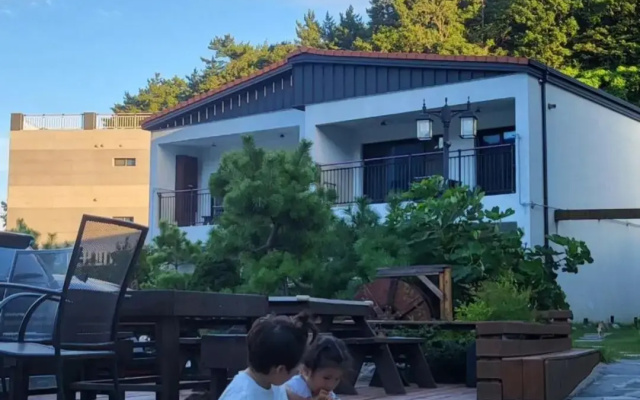 Seolly Resort Pension