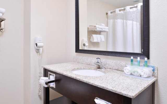 Holiday Inn Express Hotel & Suites Emporia Northwest, an IHG Hotel