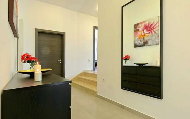 Gorgeous Villa in Belavici With Swimming Pool