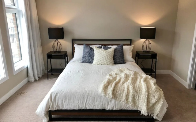 Executive Lakeview Town Home