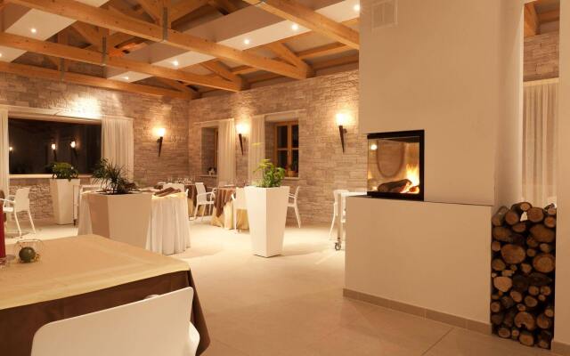 Hotel & Restaurant Velanera