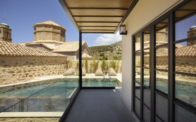 Villa with outdoor pool for 8 persons