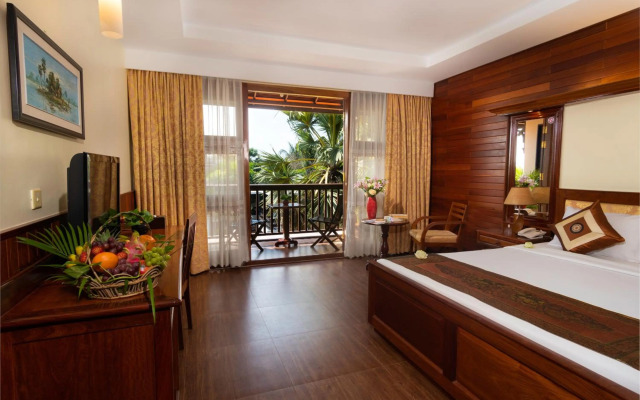 City River Hotel