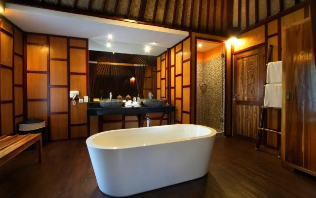 Kupu Kupu Jimbaran Beach Club & Spa by Loccitane