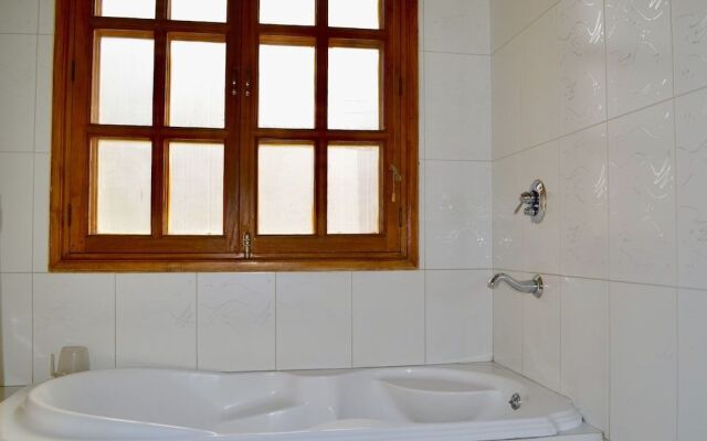 Malik's Villa Menage