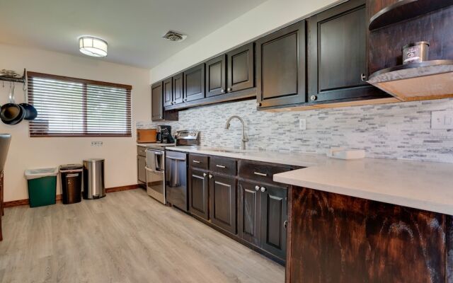 Lakefront Washington Home w/ Private Pool & Sauna