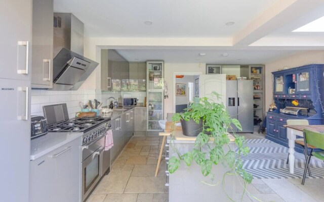 Beautiful & Modern 3BD House- Kennington!
