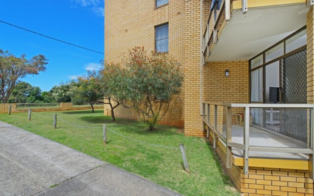 Flynns Beach Apartments 4, 41 Pacific Drive