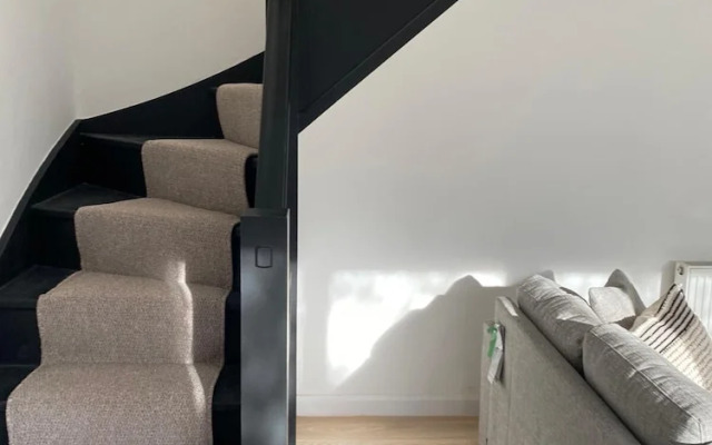Sleeps7-parking-garden-patio