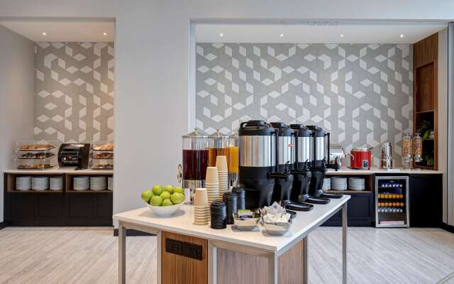 Hampton Inn by Hilton Montreal Downtown