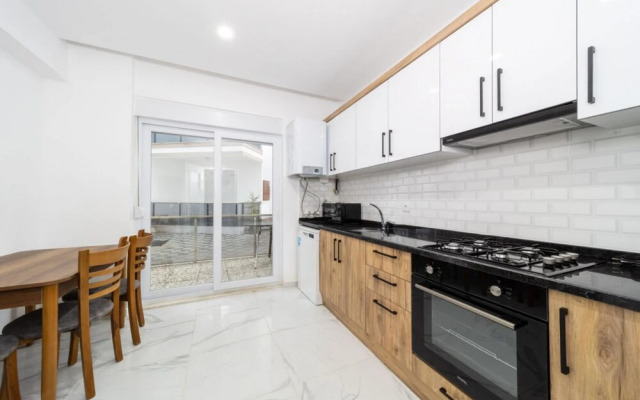 Central Flat Near Popular Attractions in Muratpasa