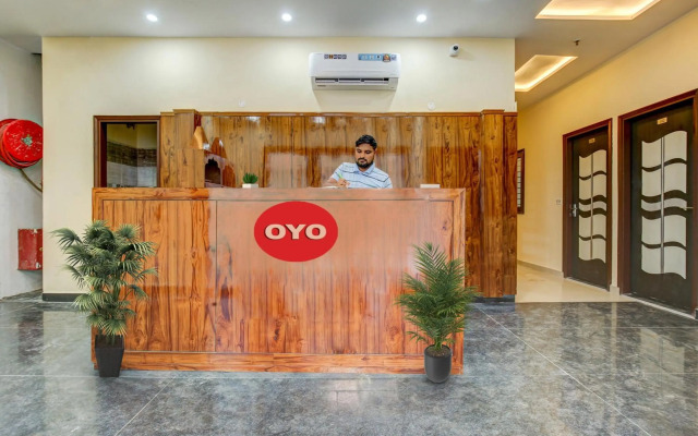 OYO Flagship 70098 Moon Trip