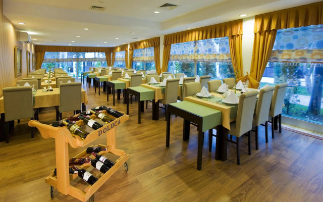 Latanya Park Resort