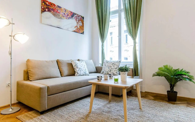 Cozy 2 Bedroom Apartment In Terez Boulevard.