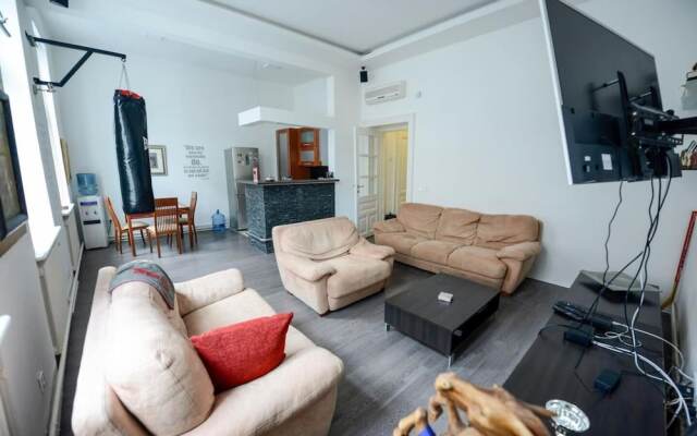 Hostel East-West