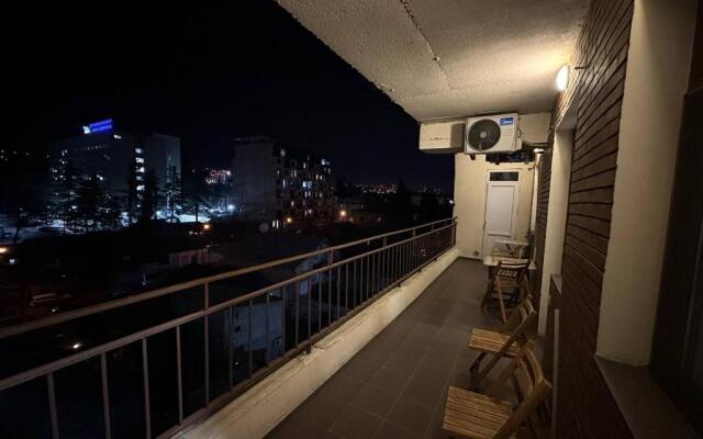 5 Rooms near 300 Aragveli metro station