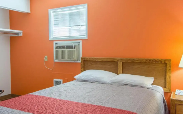 Motel 6 Troy