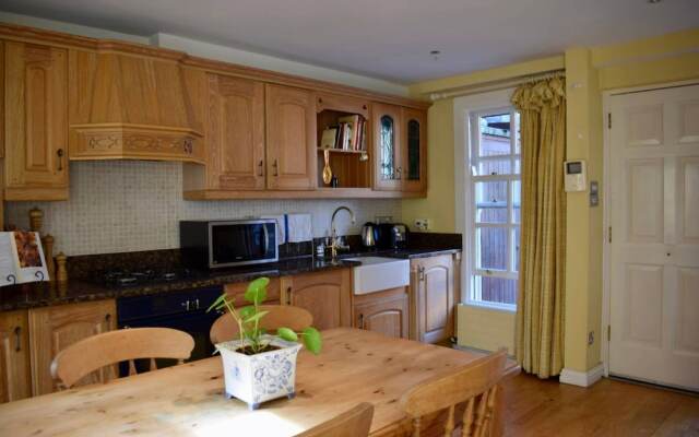 Elegant 2 Bedroom Dublin Coach House