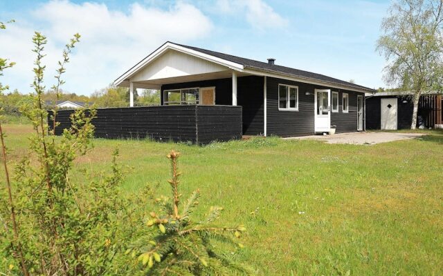 Garden View Holiday Home in Storvorde near Sea