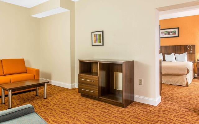 Quality Inn & Suites Middletown - Newport