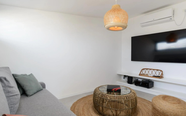 New 4BR Penthouse steps to the beach by HolyGuest