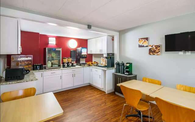 Days Inn by Wyndham Charleston WV