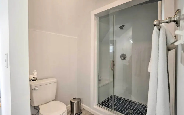 Beachfront Urbanna Home w/ Gas Grill & Deck!