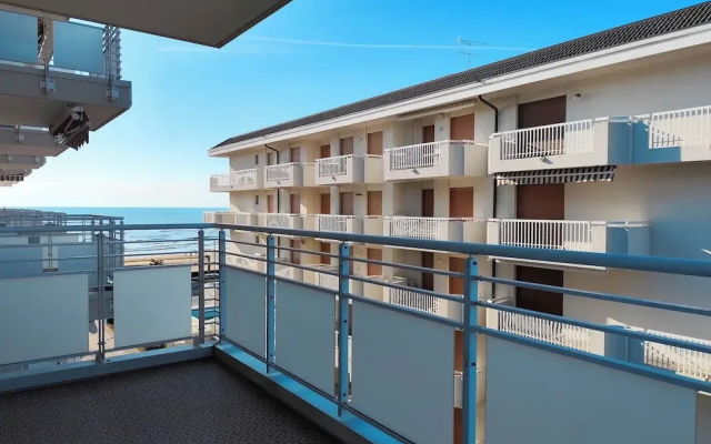 Spacious Apartment With Balcony by the sea